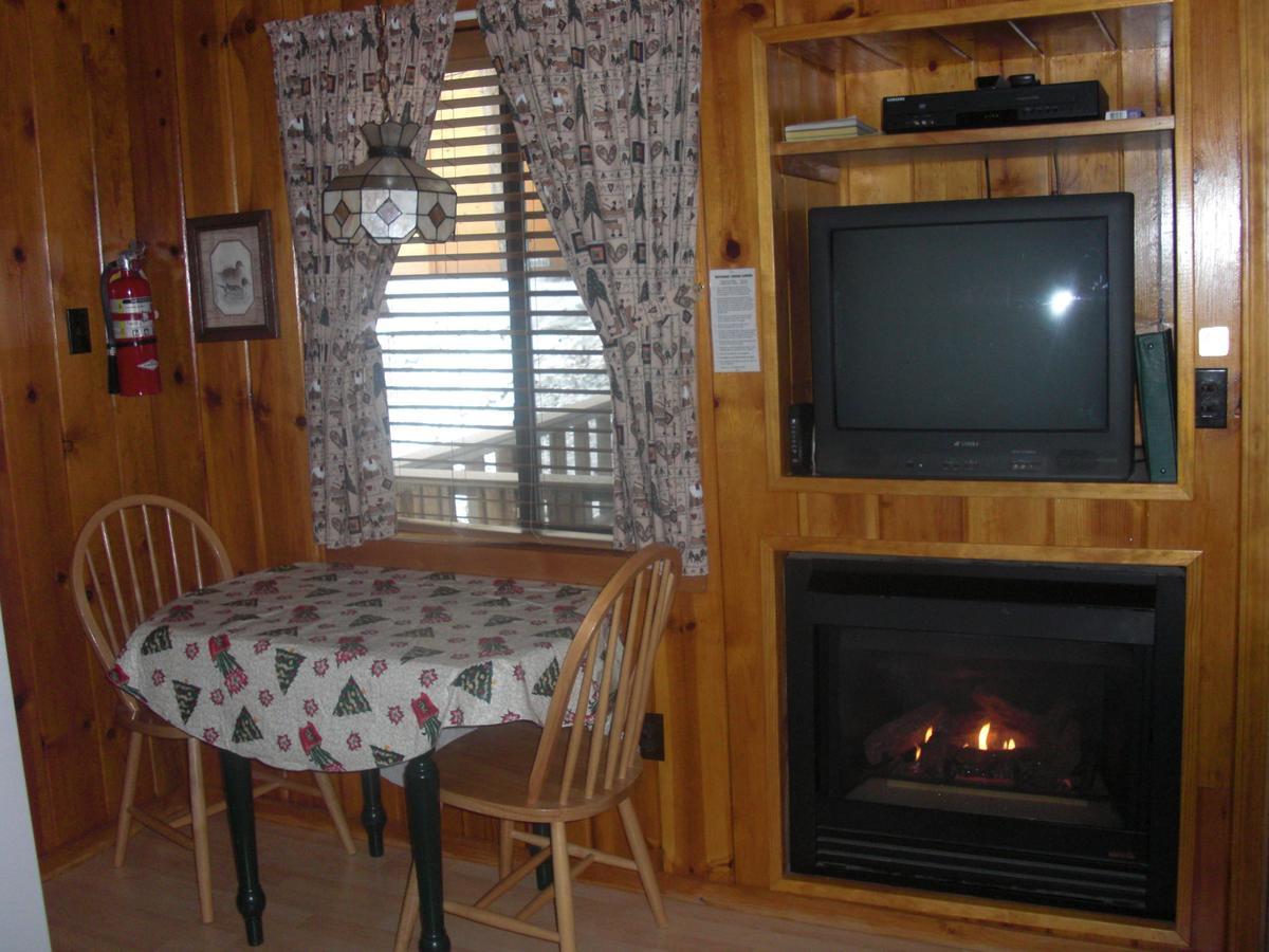 Reverse Creek Lodge จูนเลค ภายนอก รูปภาพ