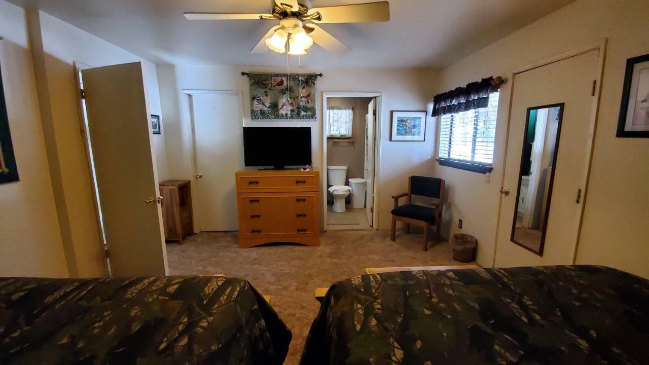Reverse Creek Lodge จูนเลค ภายนอก รูปภาพ